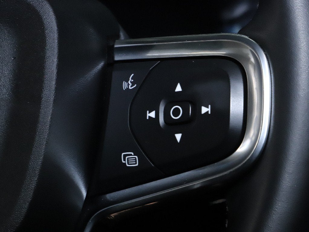 2024 Volvo XC40 B5 Core