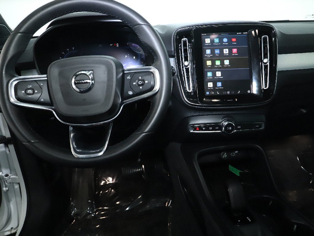 2024 Volvo XC40 B5 Core