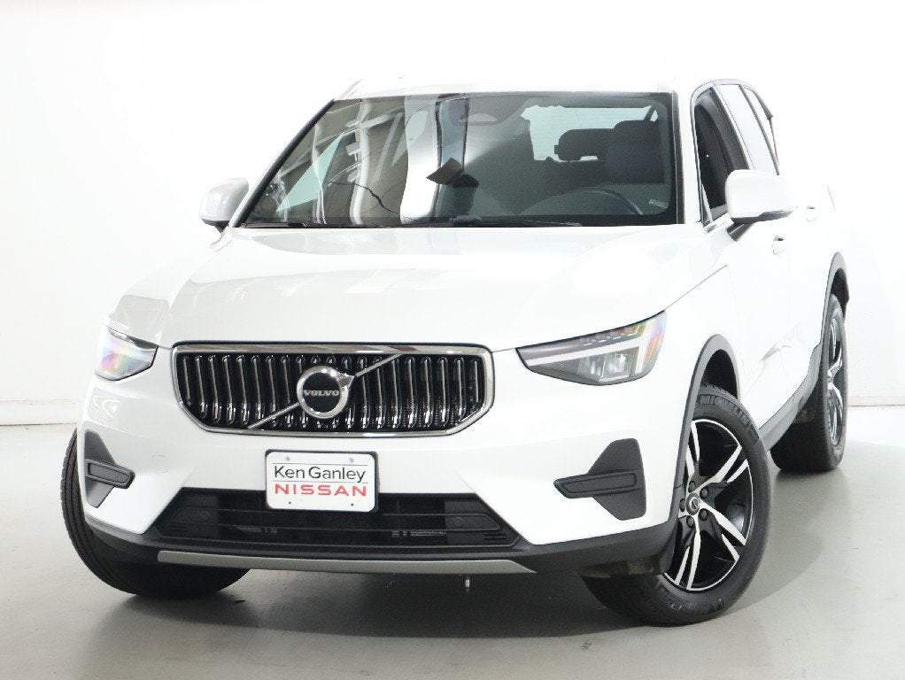 2024 Volvo XC40 B5 Core