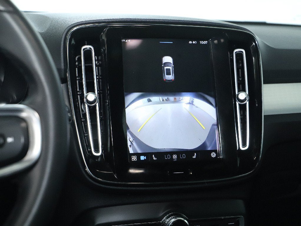 2024 Volvo XC40 B5 Core