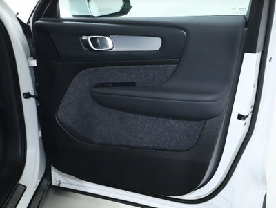 2024 Volvo XC40 B5 Core