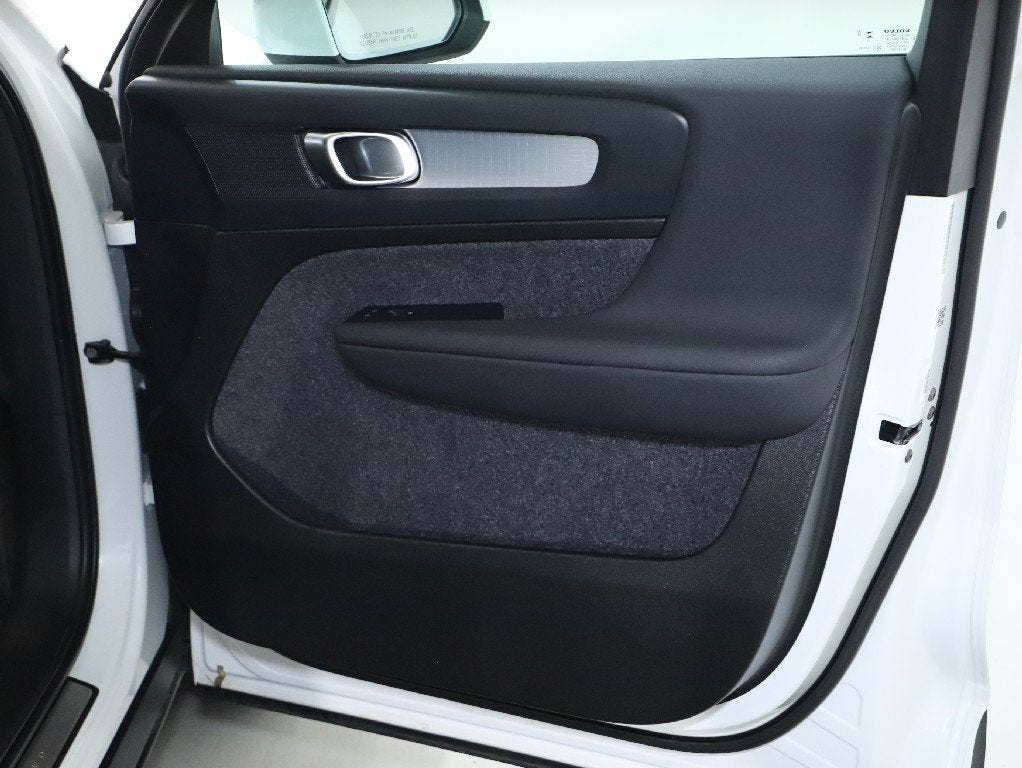 2024 Volvo XC40 B5 Core