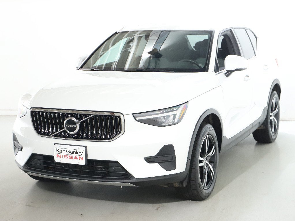 2024 Volvo XC40 B5 Core