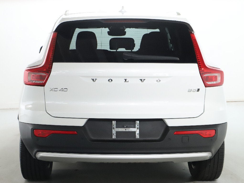 2024 Volvo XC40 B5 Core