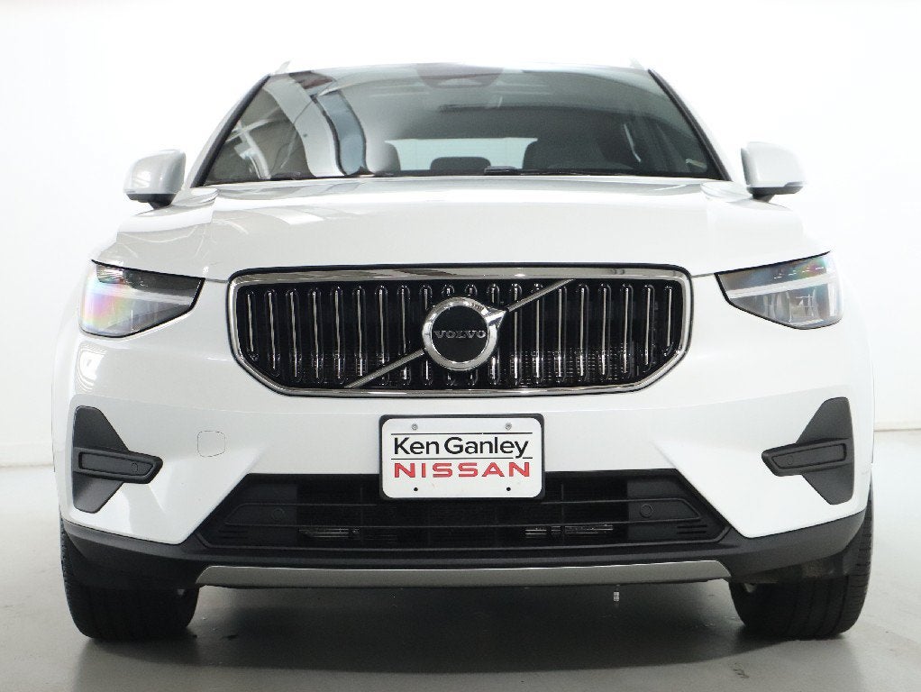 2024 Volvo XC40 B5 Core