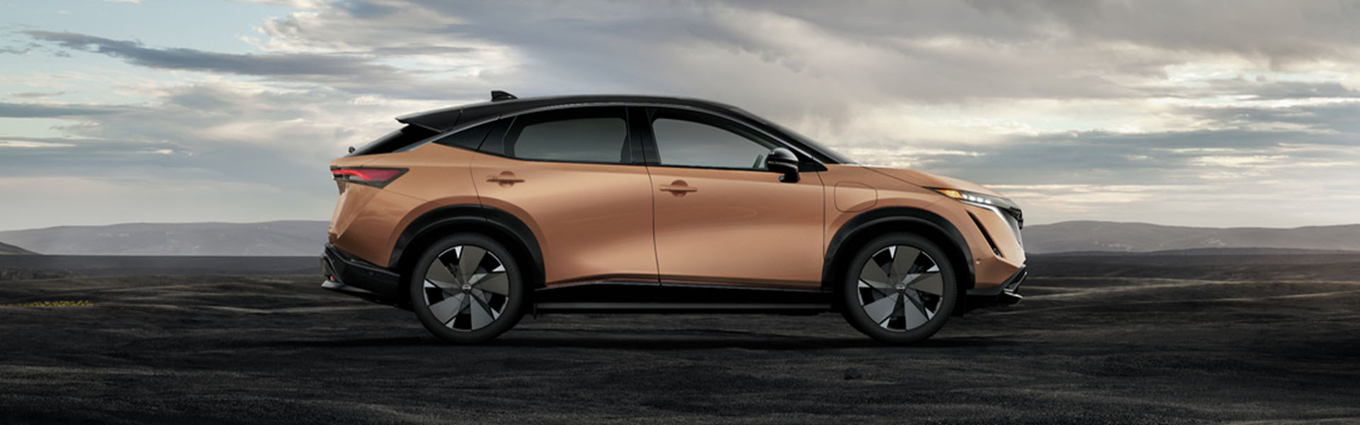 The center console of the 2024 Nisan ARIYA in Mayfield Heights, OH