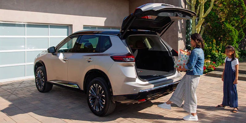 A touchless liftgate available on the 2025 Nissan Rogue in Mayfield Heights, OH